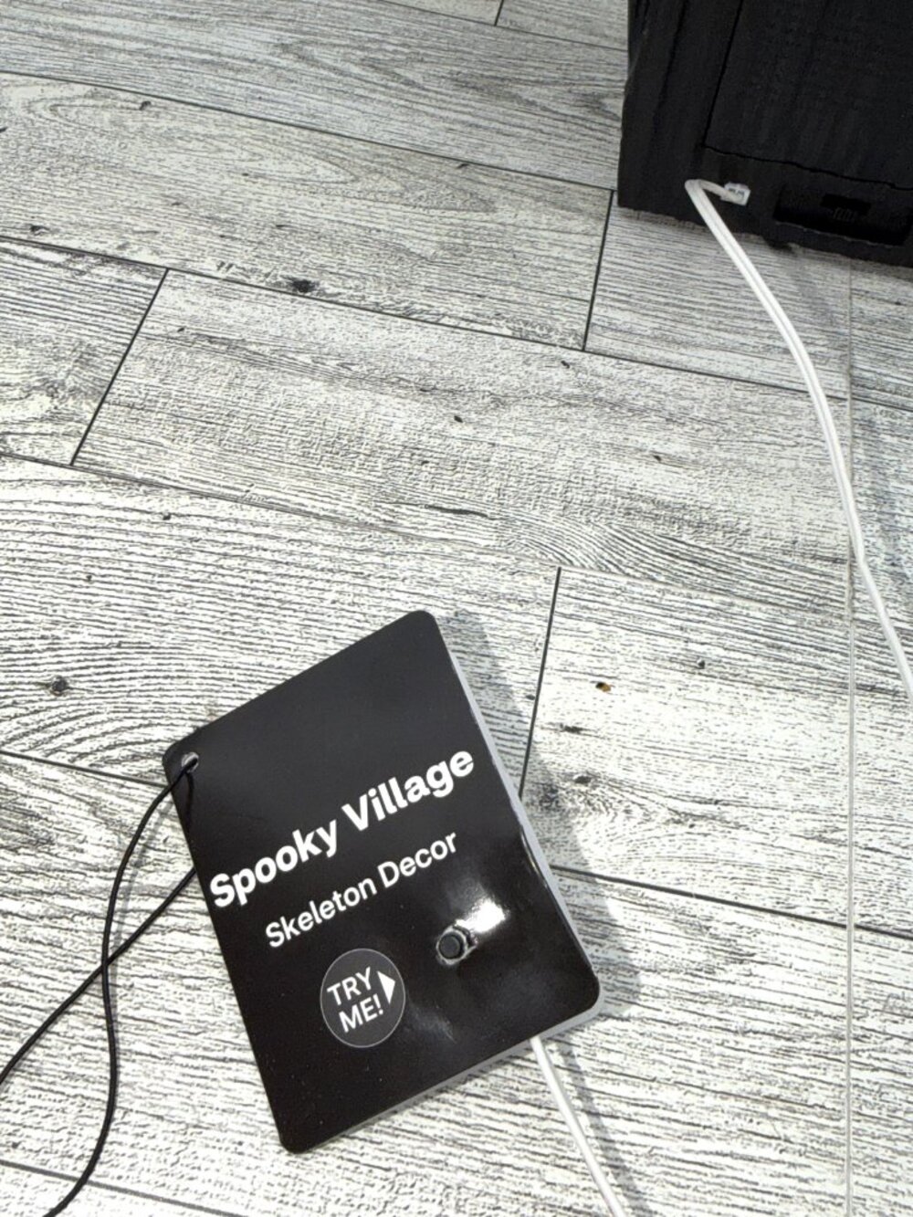 Brand New w/Tags 9" Spooky Village Skeleton in a Coffin Popout Décor-testd/works - Picture 4 of 5